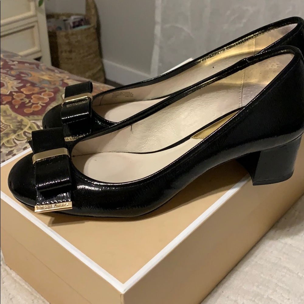 Michael Kors Kiera Mid Pump size 6.5 black patent